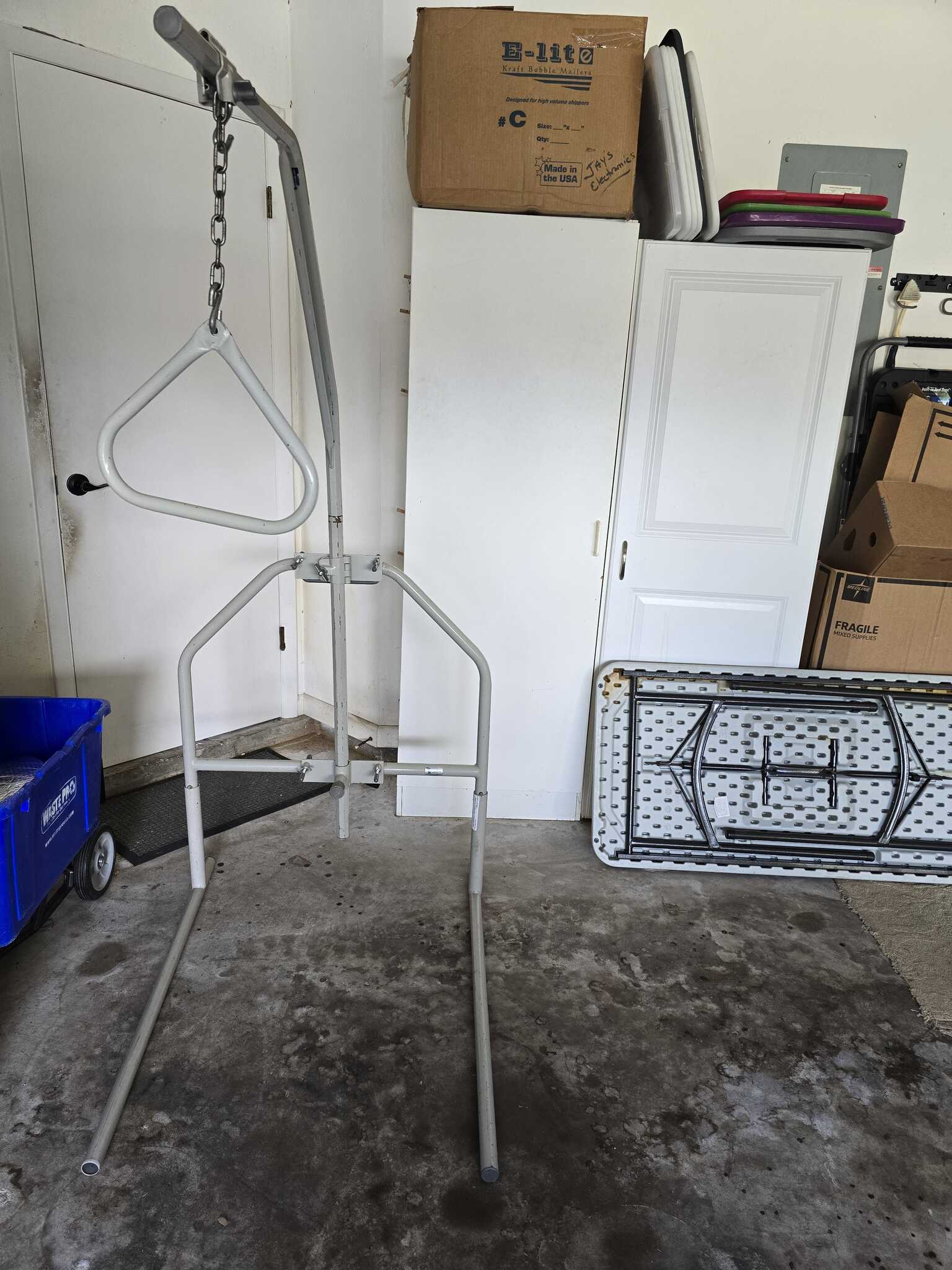 Freestanding bed trapeze system floor stand, trapeze bar